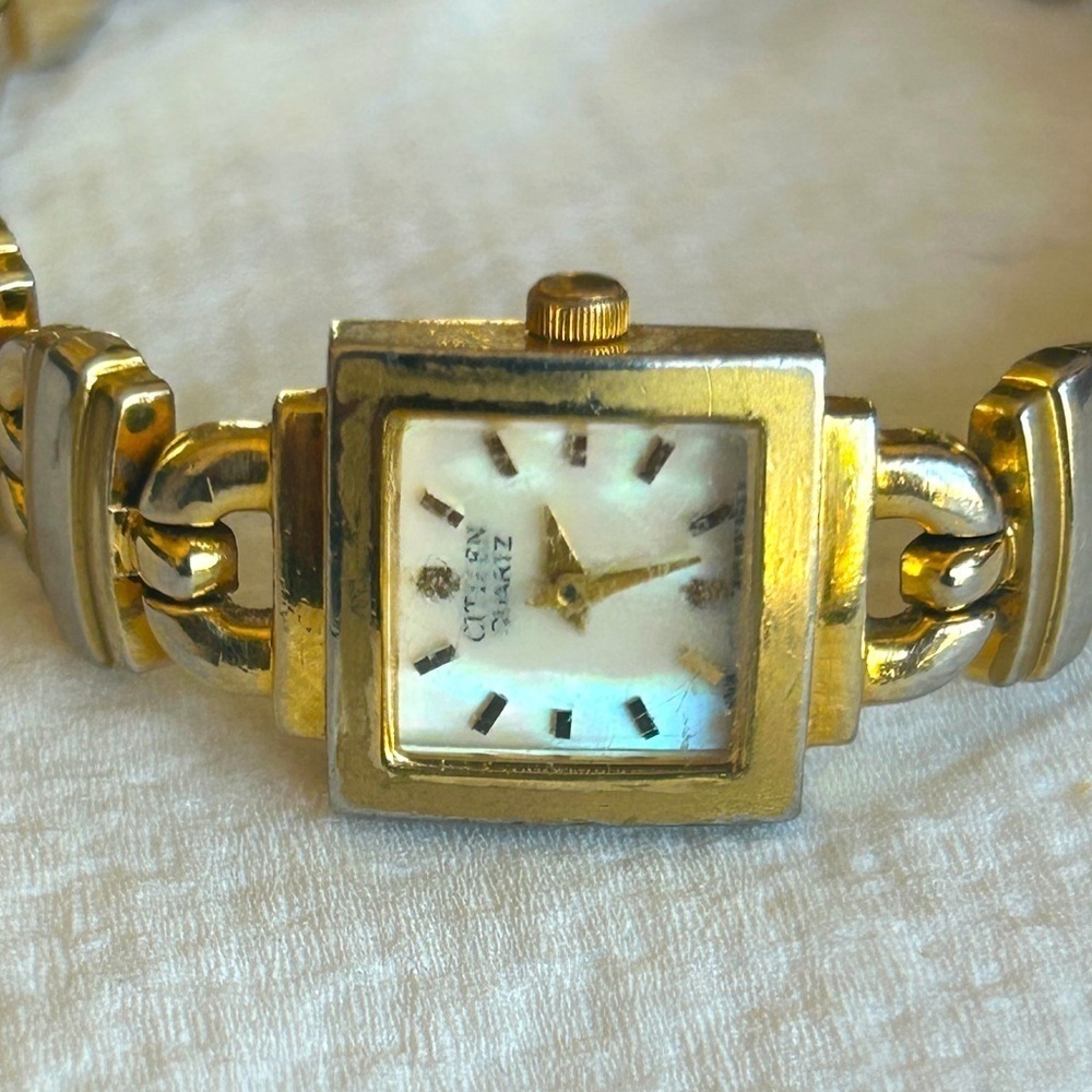 Vintage Citizen Gold and Silver Bracelet Watch - Picture 2 of 10